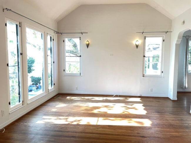 Foto del edificio - 2437 Arthur St