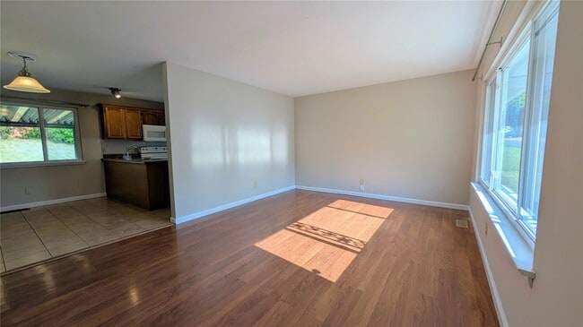 Foto del edificio - 3356 Clemens Dr