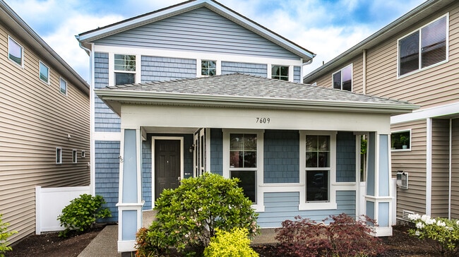 Building Photo - 7609 Rushmore Way NE