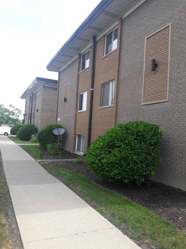 11635 S Pulaski Rd, Alsip, IL 60803 Apartments Alsip, IL