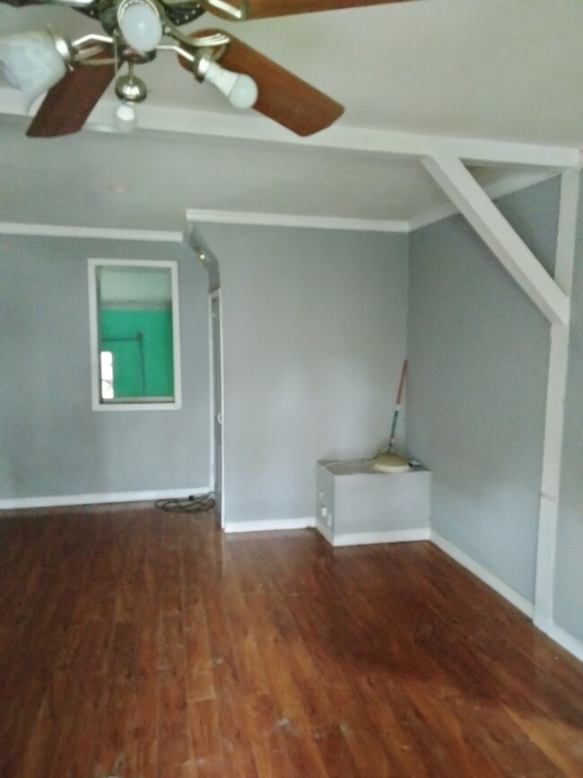 Building Photo - 2720 Spring Dr