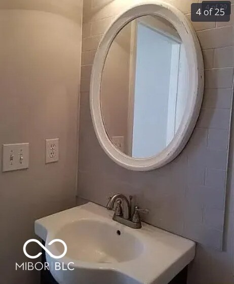 Foto del edificio - 4233 Carson Ln