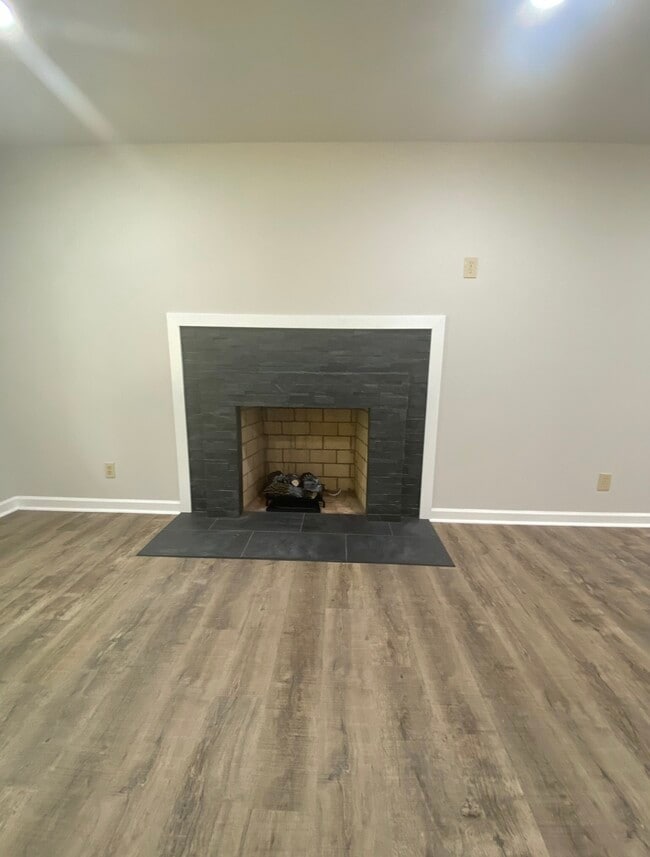 Building Photo - 609 Sunset Ave