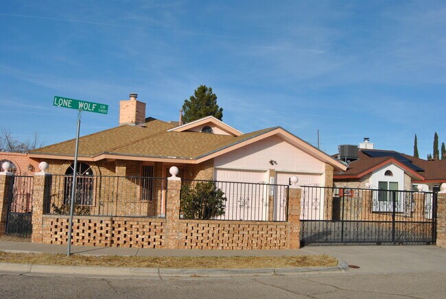 Building Photo - 11401 Lone Wolf Cir