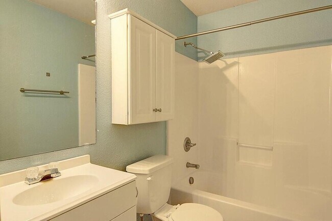 Building Photo - 2910 Santa Ana St