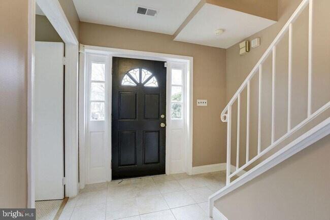 Building Photo - 1040 Warbler Pl