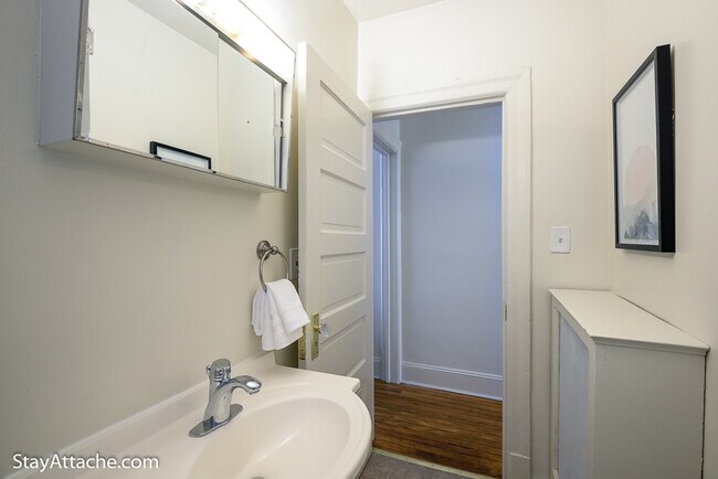 Foto del edificio - 3405 Prospect St NW