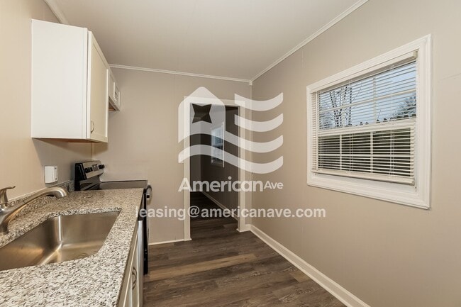 Building Photo - 2522 E 39th St