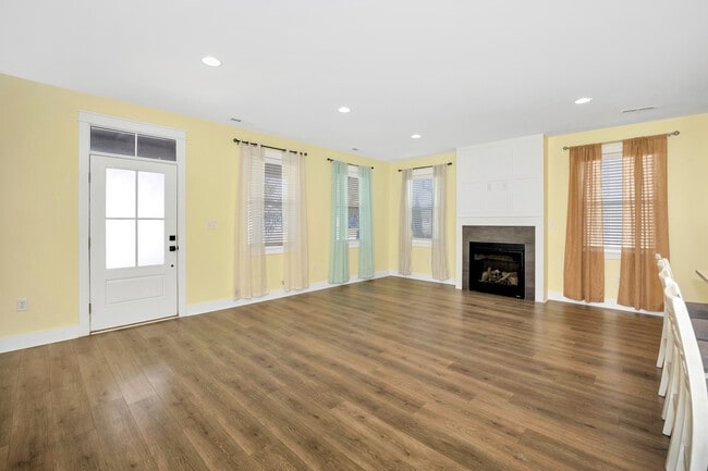 Building Photo - 2907 8th Ave SW