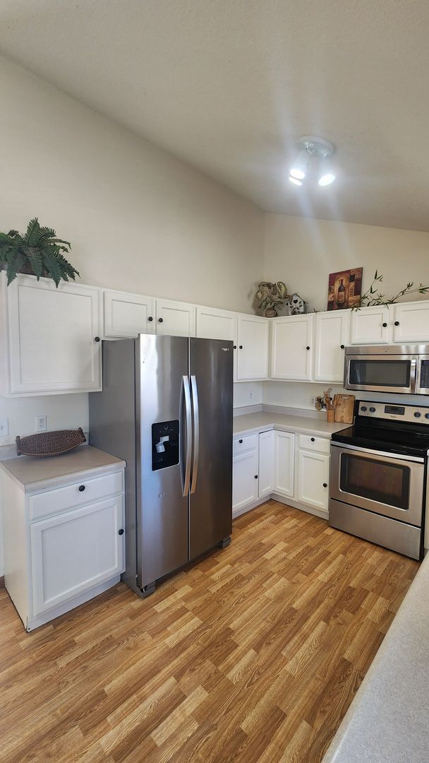 Foto del edificio - 3BR, 2.5BTH, 2CAR ATT GAR, Privacy Fenced Yard - In Washburn Rural Schools!