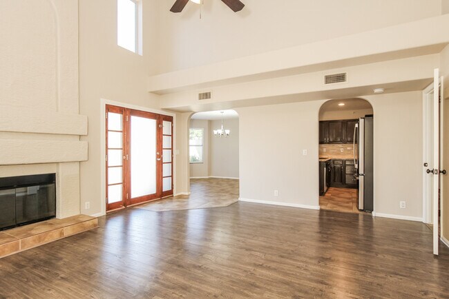 Foto del edificio - 7712 W Behrend Dr