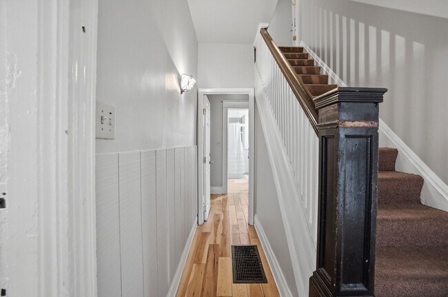 Building Photo - 7 Bed/3 Bath Mins. from UC Campus $700/pp ($4,900/mo)!