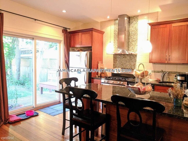 Foto del edificio - 2 br, 2 bath  - 162 Wachusett St