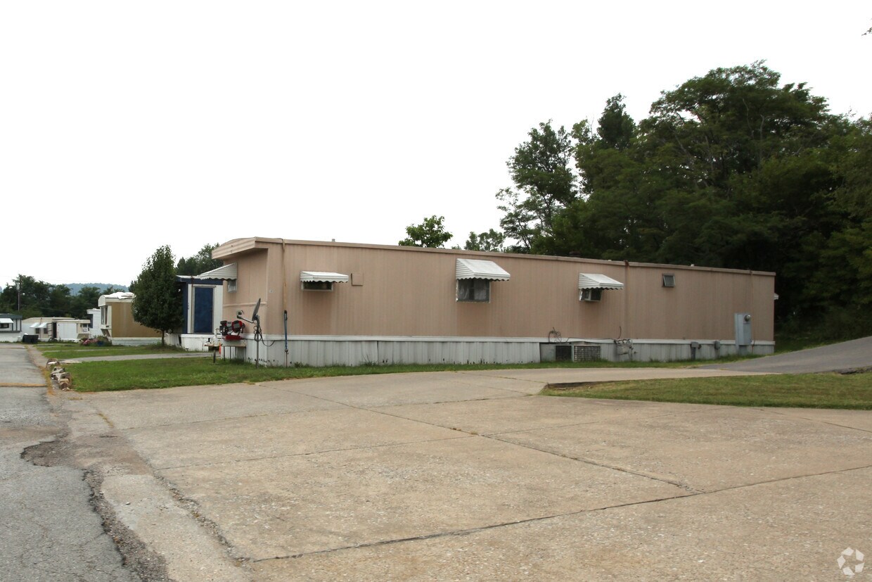 Exterior - 123-141 Grant Line Ctr