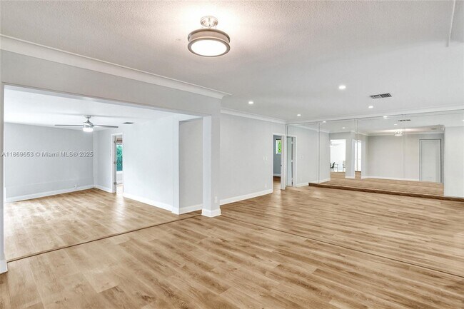 Foto del edificio - 2031 NE 62nd St