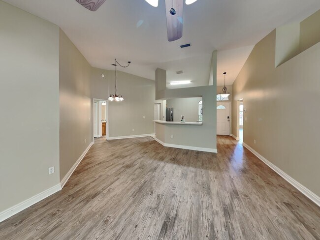 Building Photo - 27331 Coral Springs Dr