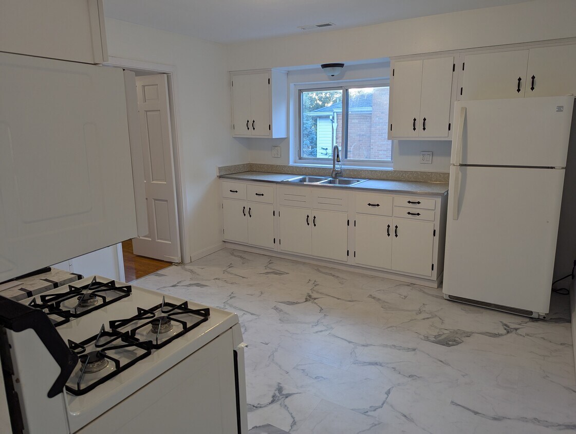 Cocina - 5236 Ralph Ave