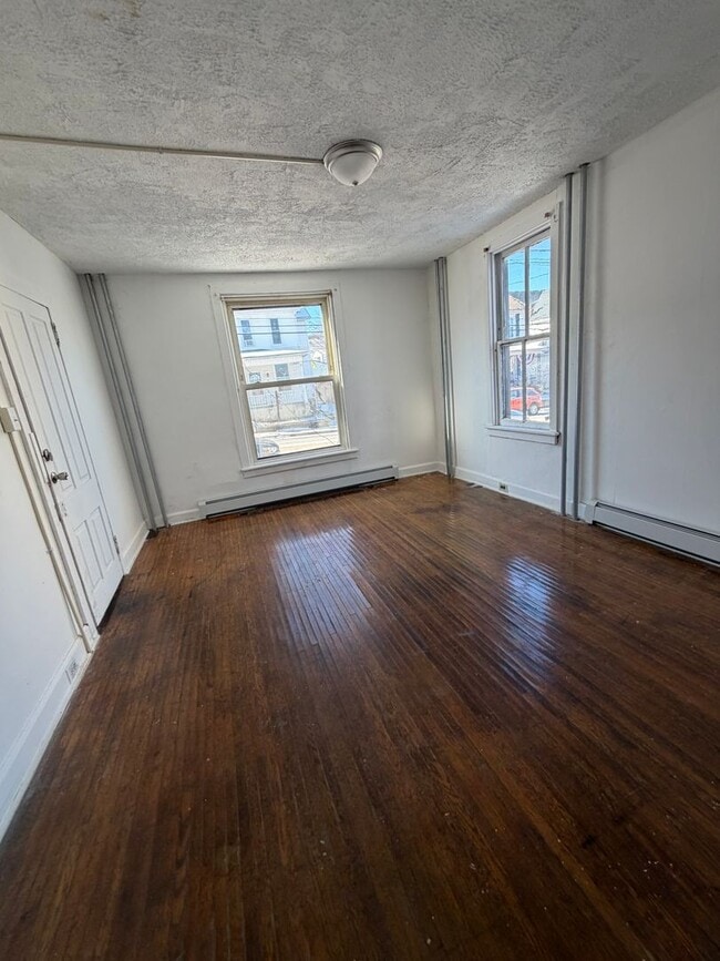 Building Photo - 49 S Front St