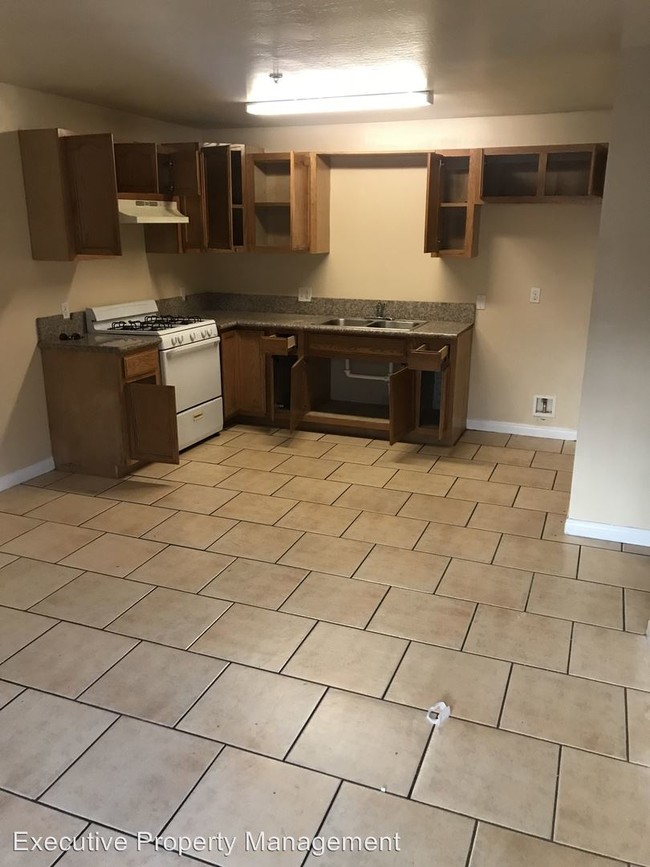 Building Photo - 3017 Potomac Ave