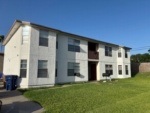 Building Photo - 825 Quetzal St