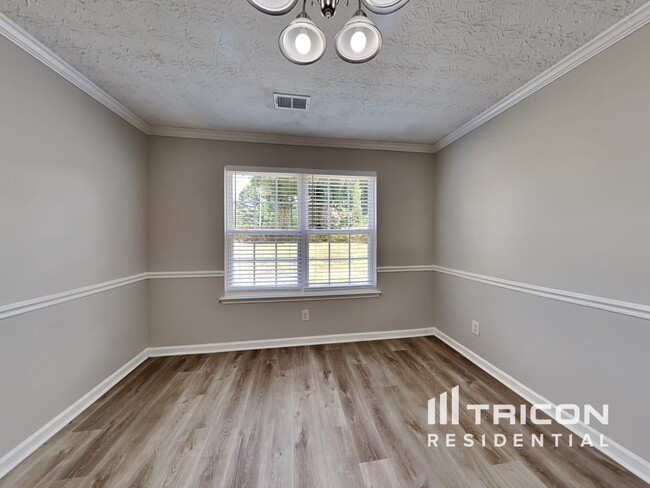 Building Photo - 13 Red Maple Way
