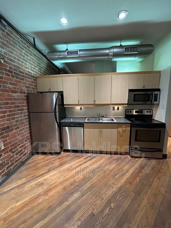 Building Photo - 1318 W Broad St