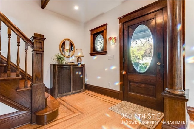 Building Photo - 980 6th St E