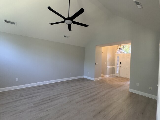 Foto del edificio - 541 Hidden Blvd