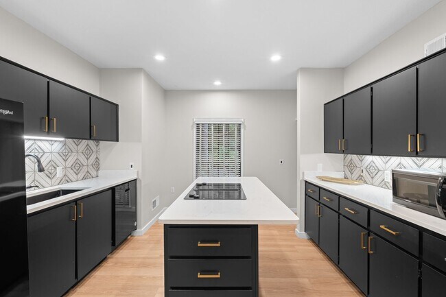 Building Photo - 211 Wendwood Dr