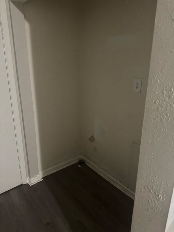 Foto principal - 2925 Chatsworth Rd
