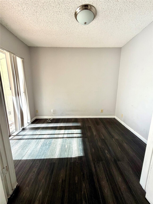 Foto del edificio - 9733 Westview Dr