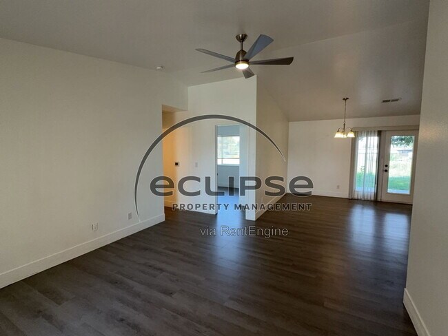 Foto del edificio - 560 Huntington Point Ln