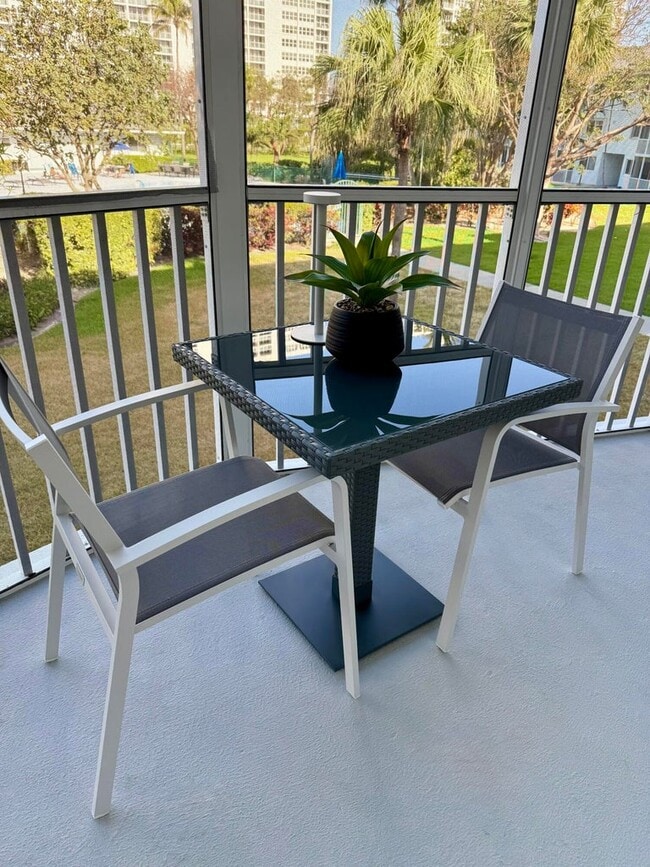 Building Photo - 2730 Banyan Rd