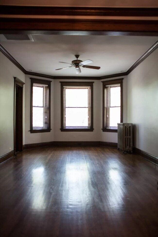 Foto del edificio - 4220 N Winchester Ave