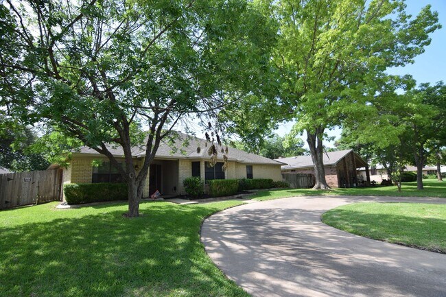 Building Photo - 2433 Canyon Creek Dr