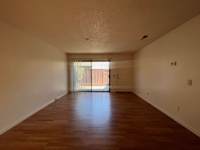 Building Photo - PURE Property Management Presents: Inviting single story two-bedroom condo in Rohnert Park!
