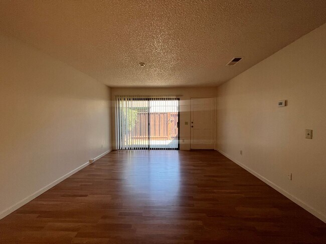Foto del edificio - PURE Property Management Presents: Inviting single story two-bedroom condo in Rohnert Park!