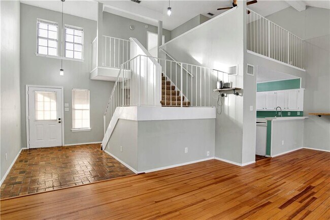 Foto del edificio - 5900 Grelot Rd