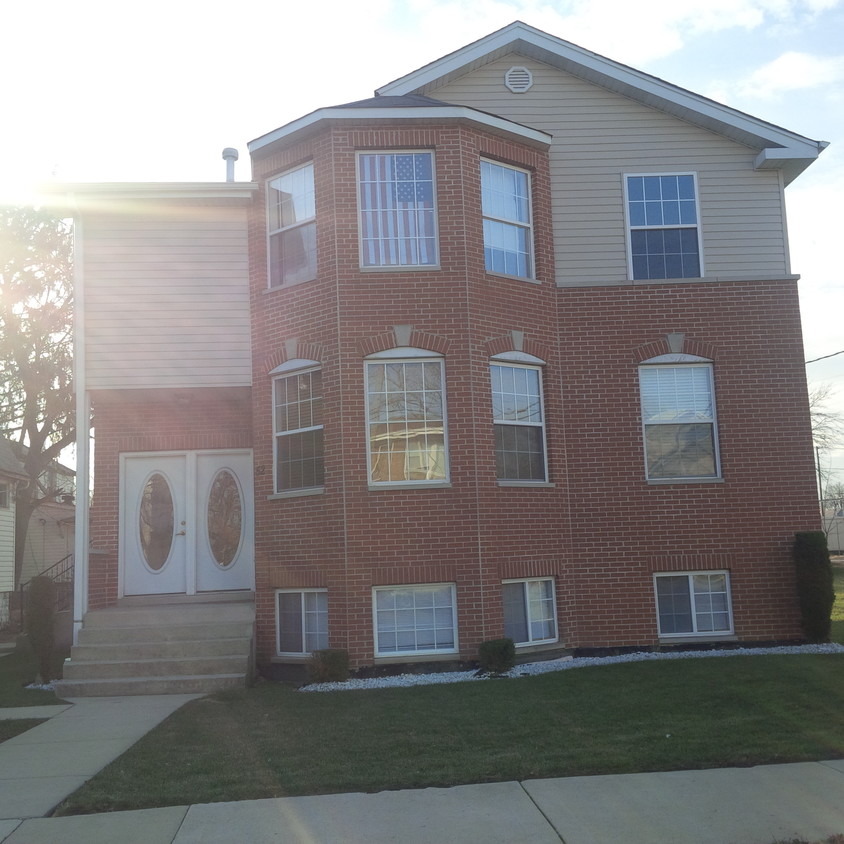 Quiet Duplex Dwelling - 52 E 136th St