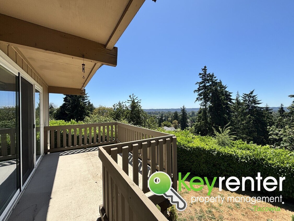 Foto principal - Modern 2-Bedroom Condo for Rent in Edgewoo...
