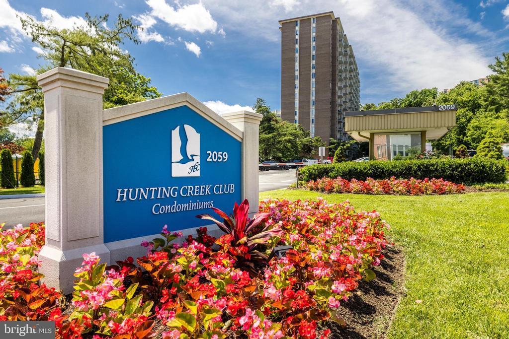 Primary Photo - 2059 Huntington Ave