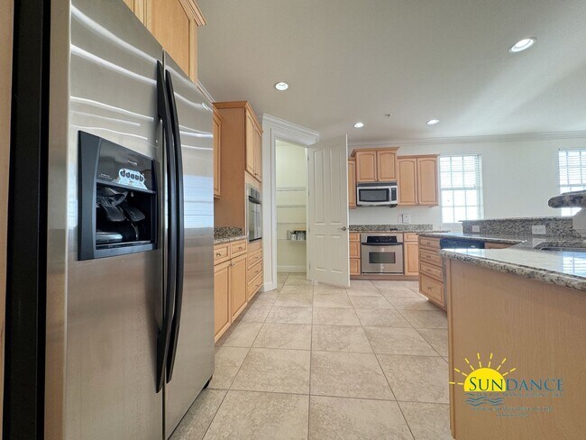Foto del edificio - Experience luxurious waterfront living in ...
