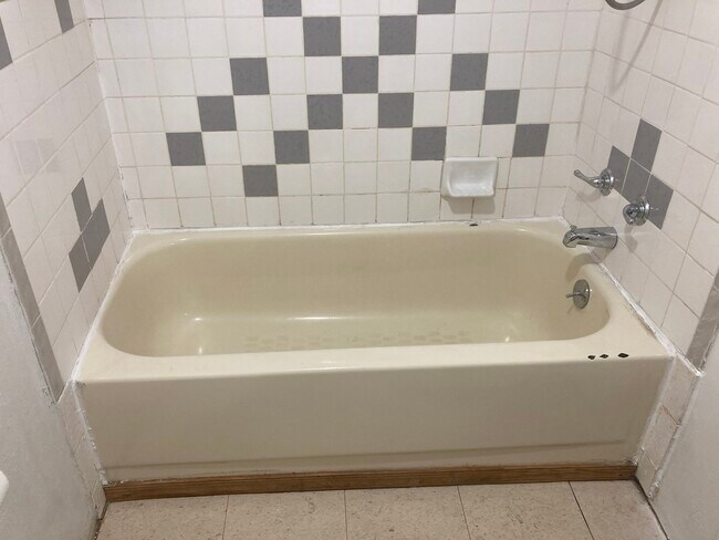 Foto del edificio - 570 W Main St