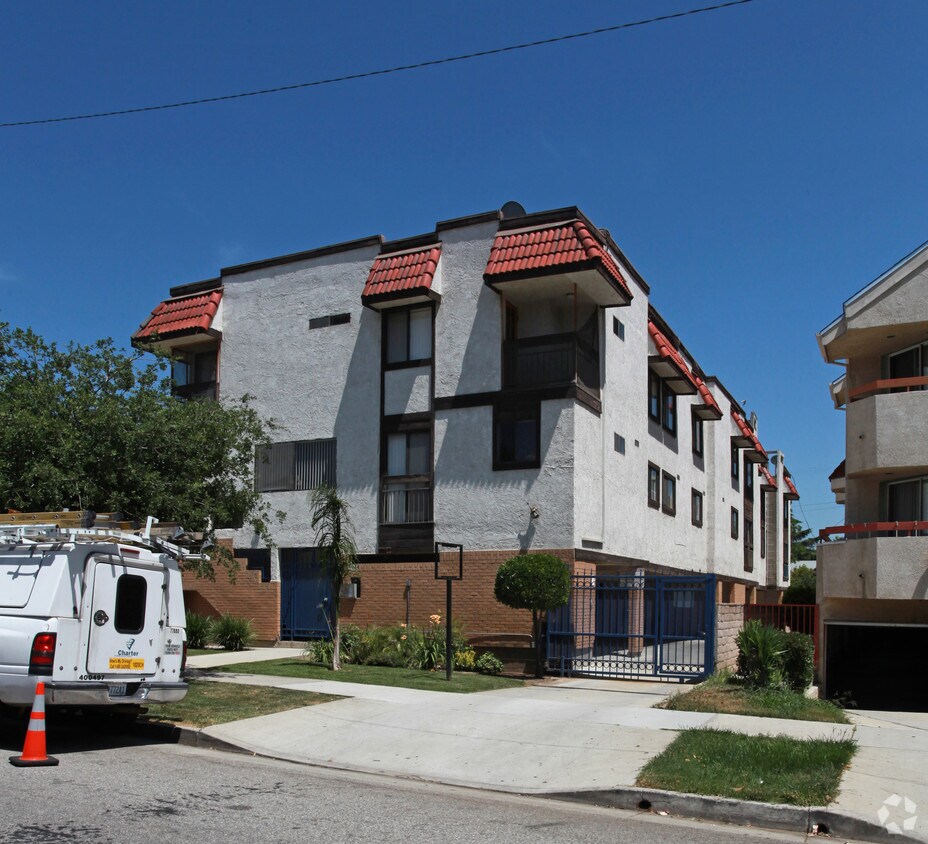 Building Photo - 1054 Thompson Ave