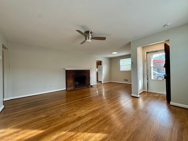 Building Photo - 3 bd Ranch Home for immediately rental