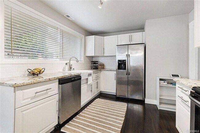 Foto del edificio - 4026 Fawcett Ave