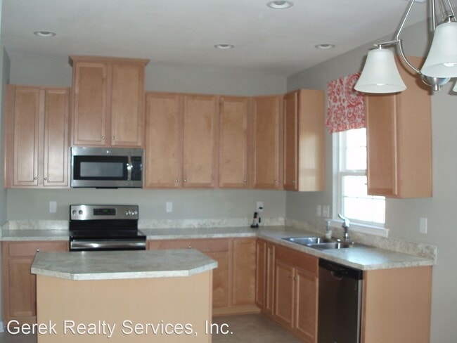 Building Photo - 3 br, 2.5 bath House - 323 Michael Selby Dr