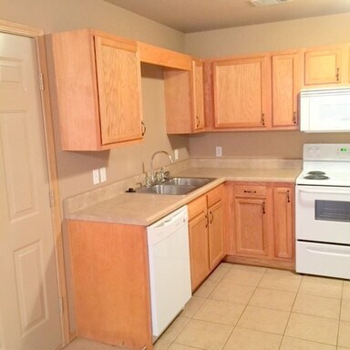 Building Photo - 121 Walnut Grove