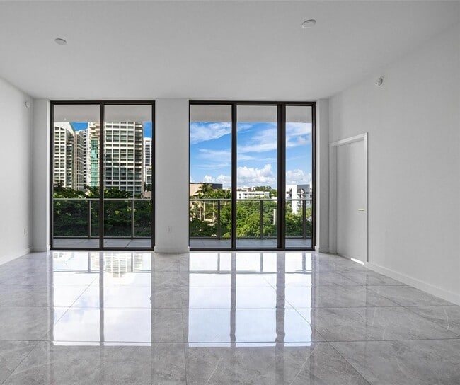 Foto del edificio - 2678 Tigertail Ave
