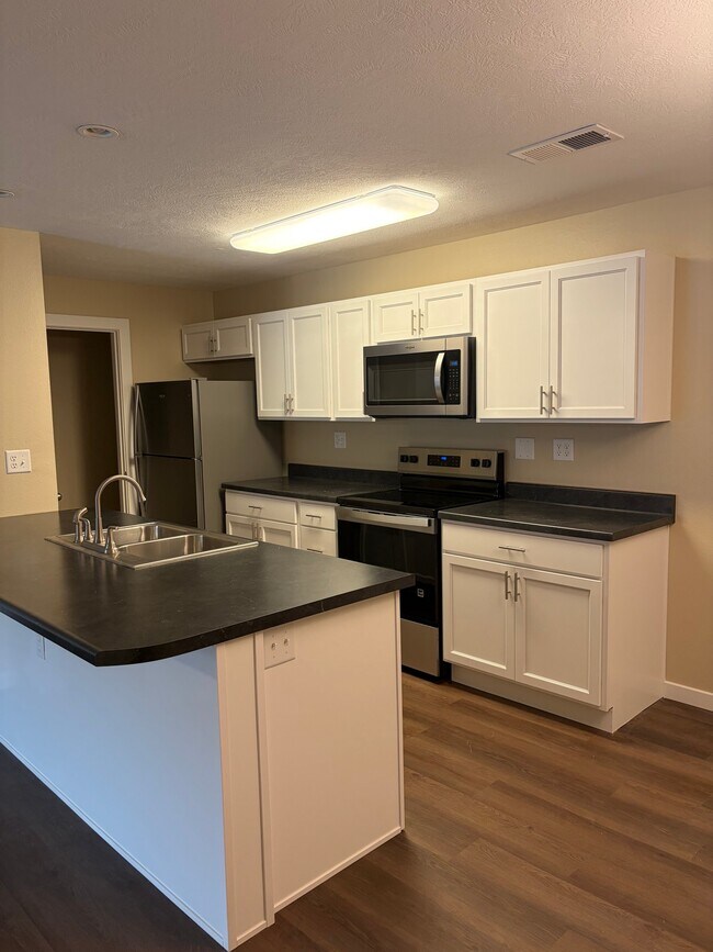 Foto del edificio - 1365 S Scenic Ave